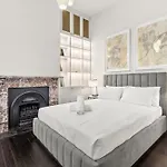 A Luxurious Heritage Retreat W. Harbour Views