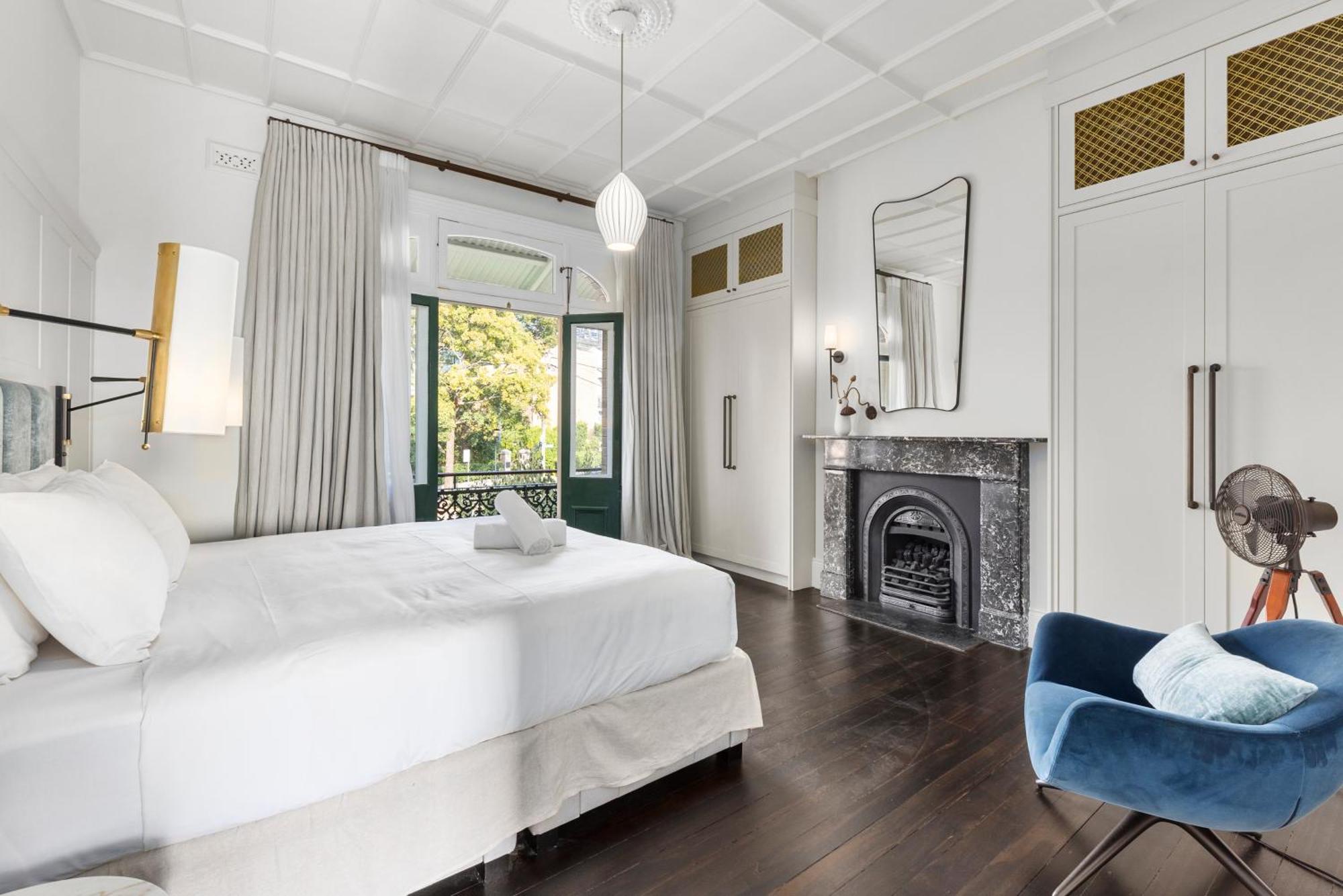 A Luxurious Heritage Retreat W. Harbour Views Sydney