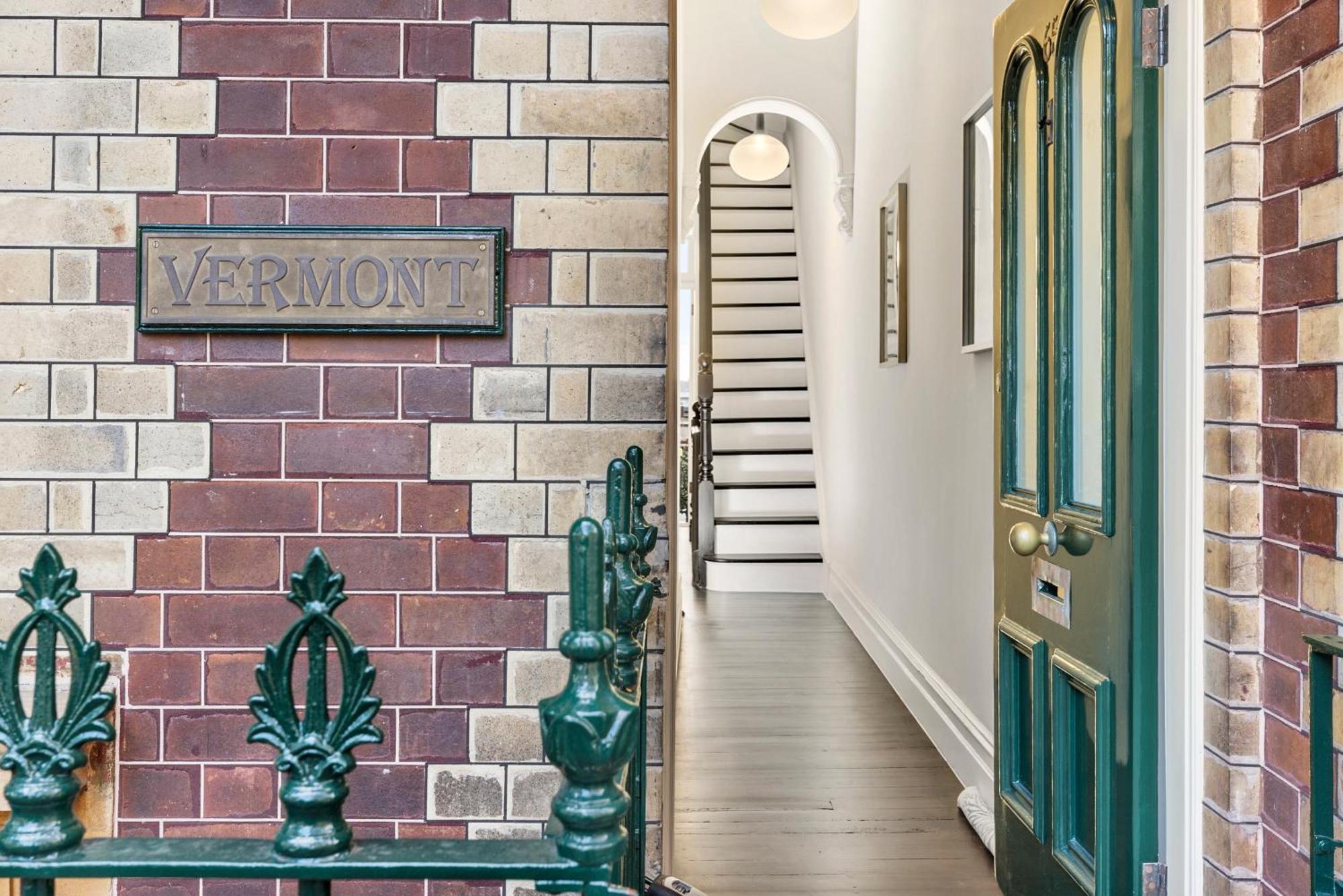A Luxurious Heritage Retreat W. Harbour Views *