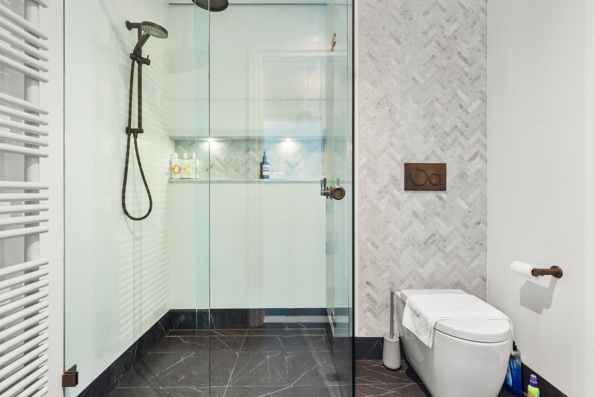 A Luxurious Heritage Retreat W. Harbour Views *