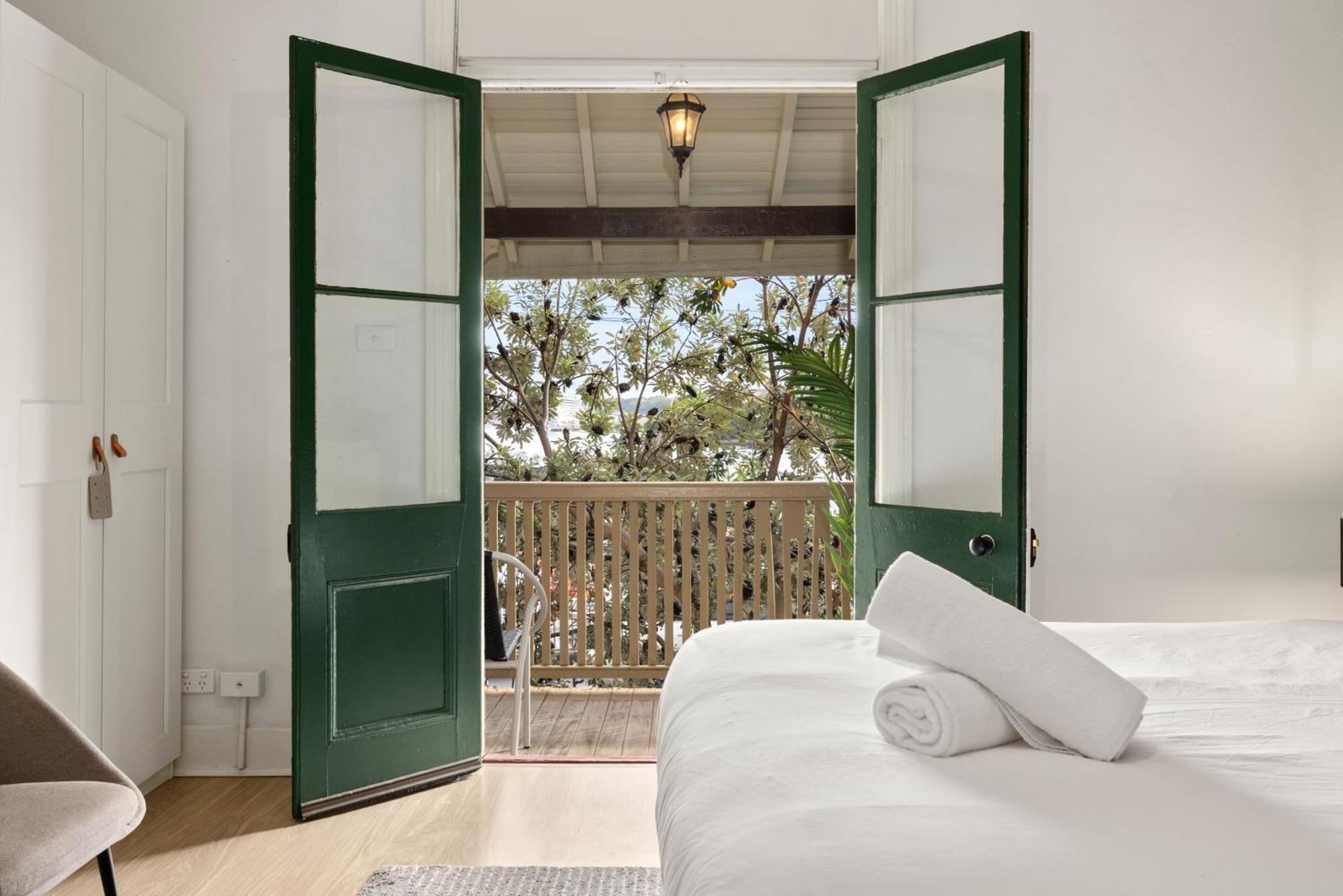 A Luxurious Heritage Retreat W. Harbour Views Apartment Sydney