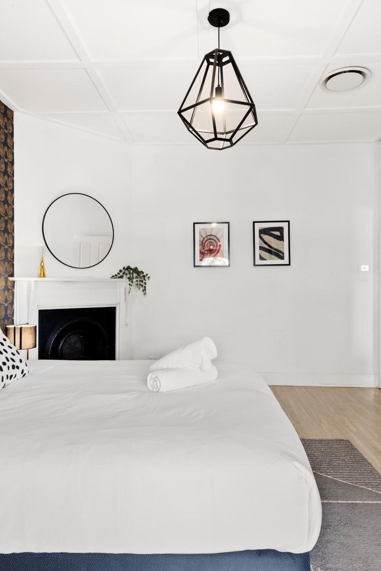 A Luxurious Heritage Retreat W. Harbour Views *